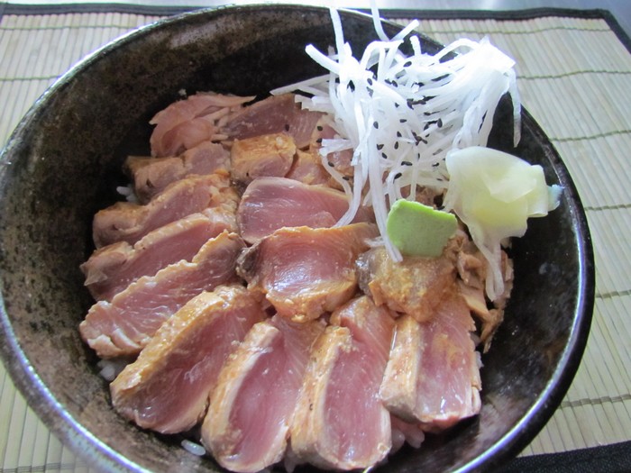 tataki don : poisson mi cuit sur riz sushi